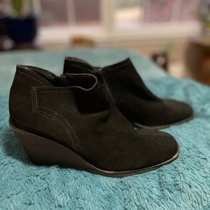 Suede Lucky brand ankle boots